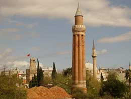 Yivli Minare Camii kapılarını açıyor