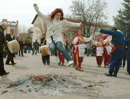 Adana protokolünde nevruz kavgası!