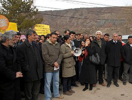 Tunceli'de yumurtalı protesto