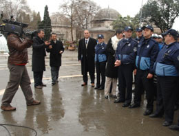 İngilizce konuşan zabıtalar geliyor