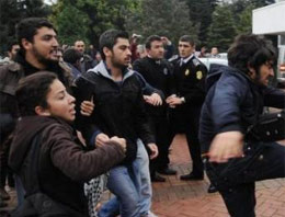 Öğrencilerden yumurtalı protesto