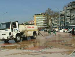 Cadde ve sokaklar yıkanıyor