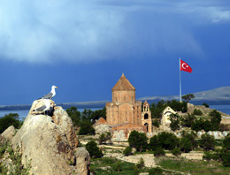 Akdamar kilisesine ibadet izni çıktı