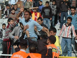 Şanlıurfa'da polis taraftar çatışması