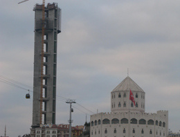 Cumhuriyet Kulesi'ne uçuş güvenliği engeli