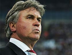 Milli takım Hiddink'e emanet